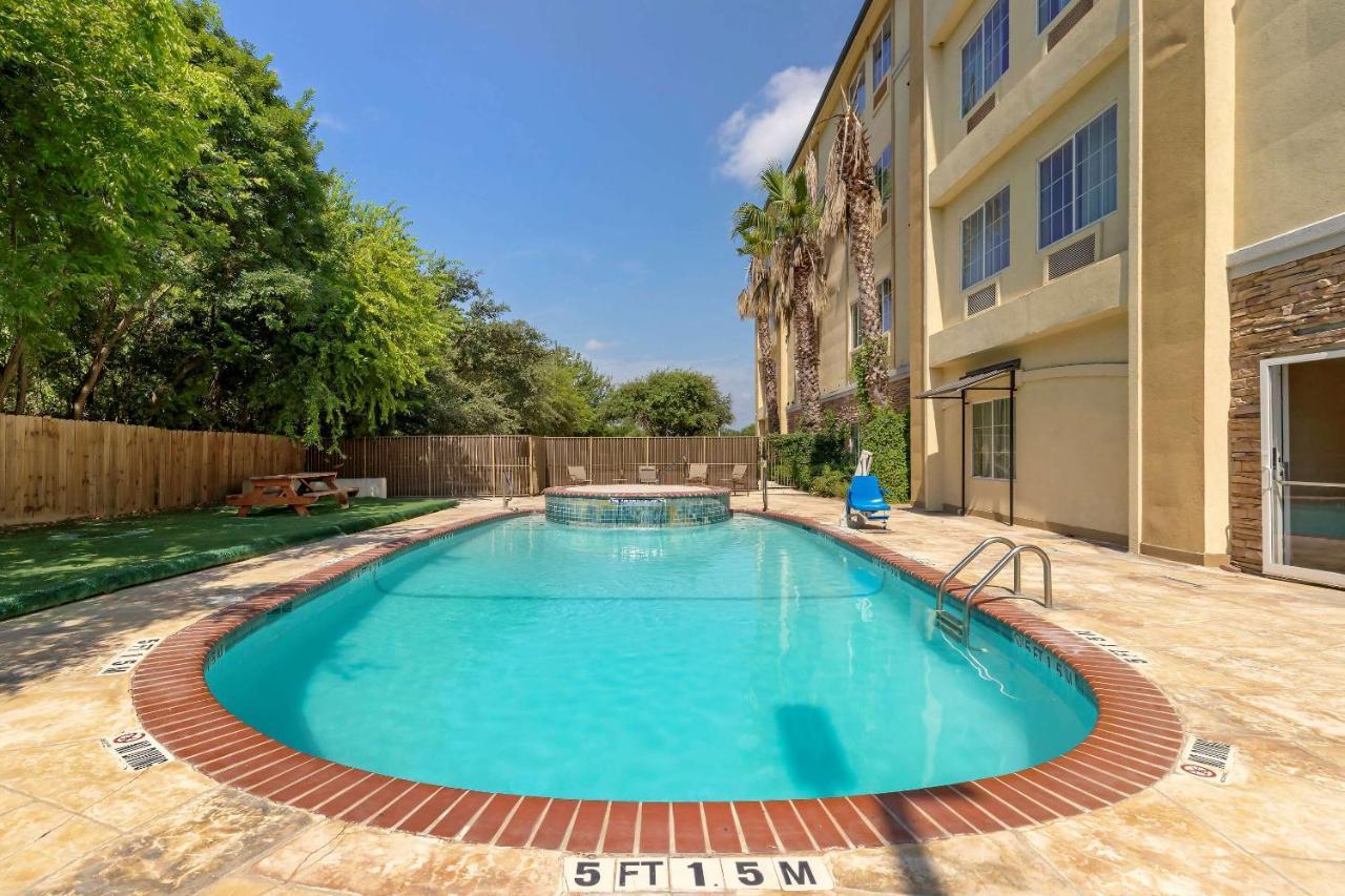 Comfort Inn & Suites Near Six Flags & Medical Center San Antonio Exteriör bild